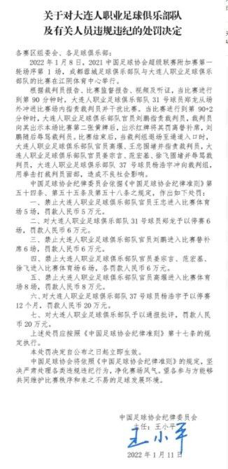 而原本还嚣张不已的刘广父子，见到这样的一幕，也是脸色一片骇然。